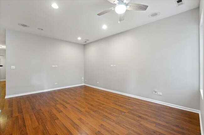 Foto del edificio - 7717 N Marshfield Ave