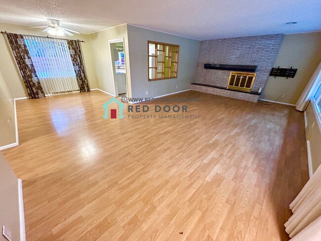 Building Photo - Charming 3 Bedroom, 2 Bath Home in Fox Farm – Prime Location Near the Country Club
