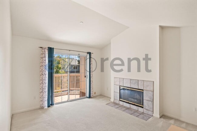 Building Photo - Unit 304