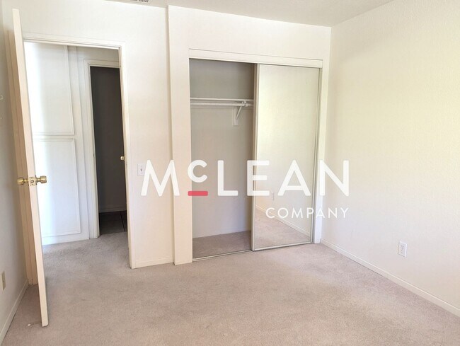 Building Photo - Cozy Palm Springs Villas II Condo