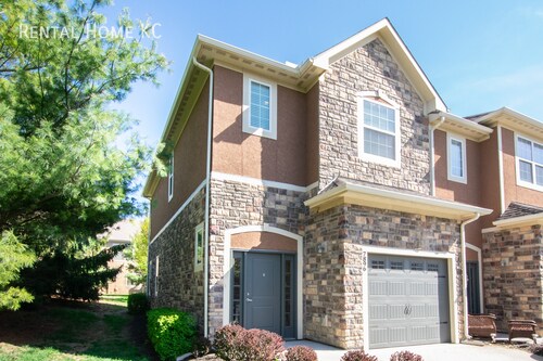 Foto del edificio - Stylish Maintenance-Provided Townhouse #7896