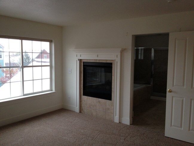 Bedrm principal - Dos forma chimenea - 4093 Swan Mountain Dr