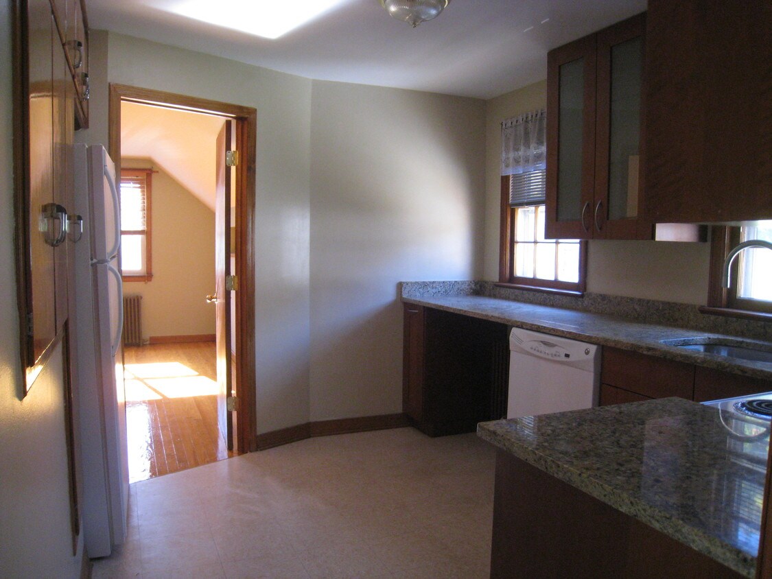 Kitchen - 585 Valley Rd