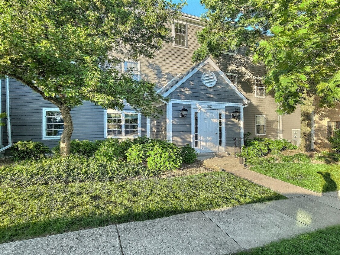 122 E Winchester Rd Unit B, Libertyville, IL 60048 Condo for Rent in Libertyville, IL