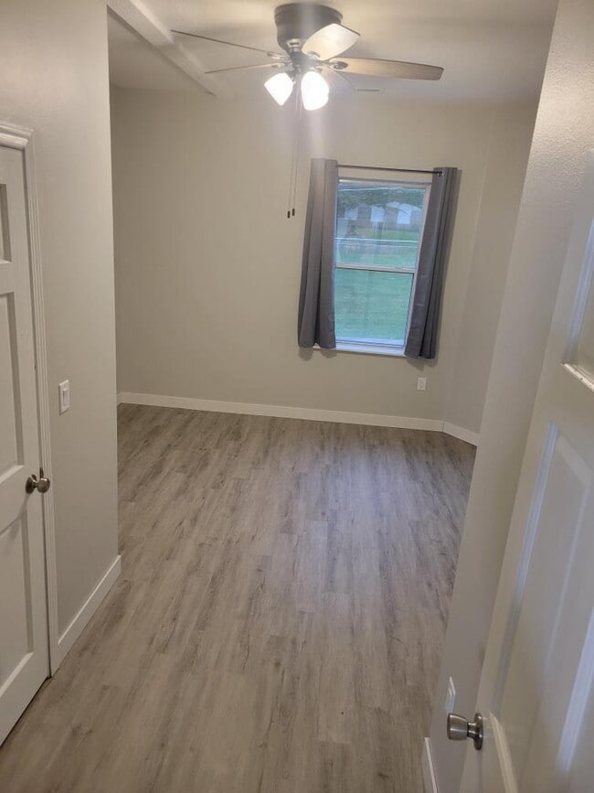 Building Photo - 1122 Valley St