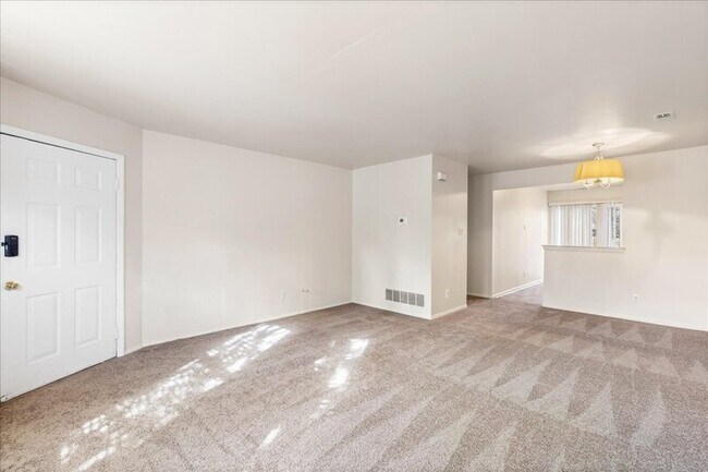 Foto del edificio - 13 Hamlet Ct