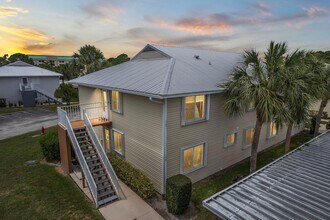 Building Photo - 175 SE Village Dr
