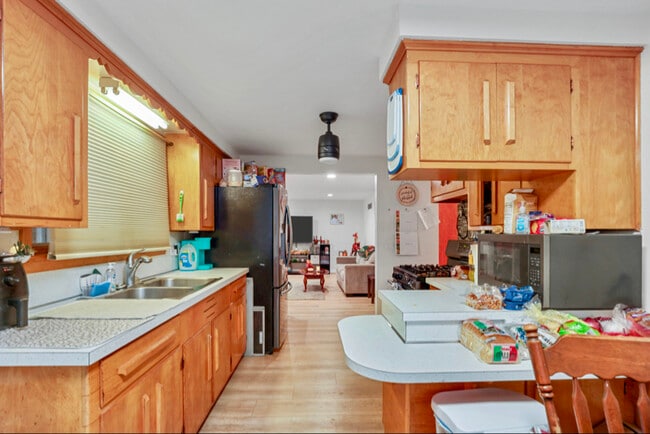 Building Photo - 1814 E Main St