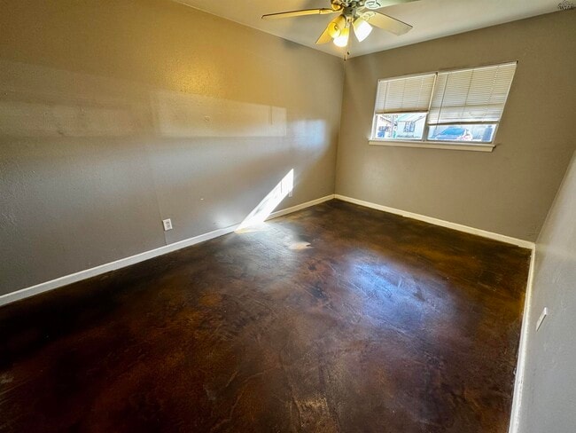 Building Photo - 409 Park St