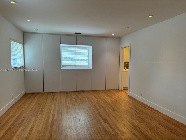Building Photo - 13250 SW 72nd Ave