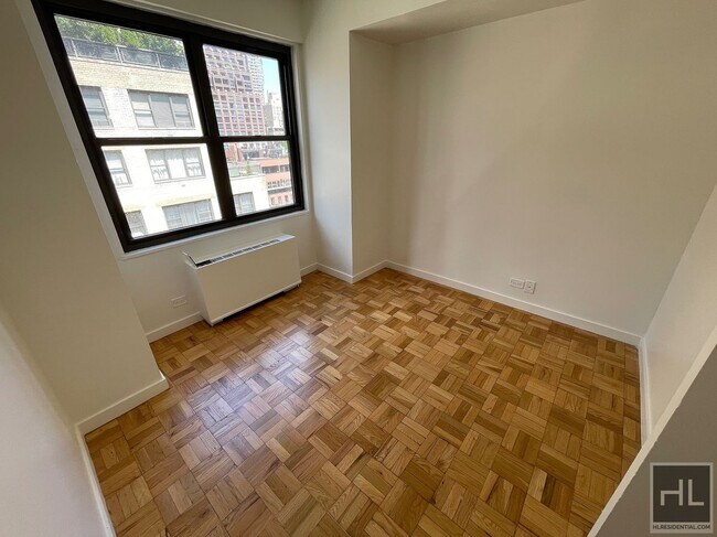 Foto del edificio - EAST 49 STREET