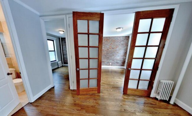 Building Photo - 326 E 18th St