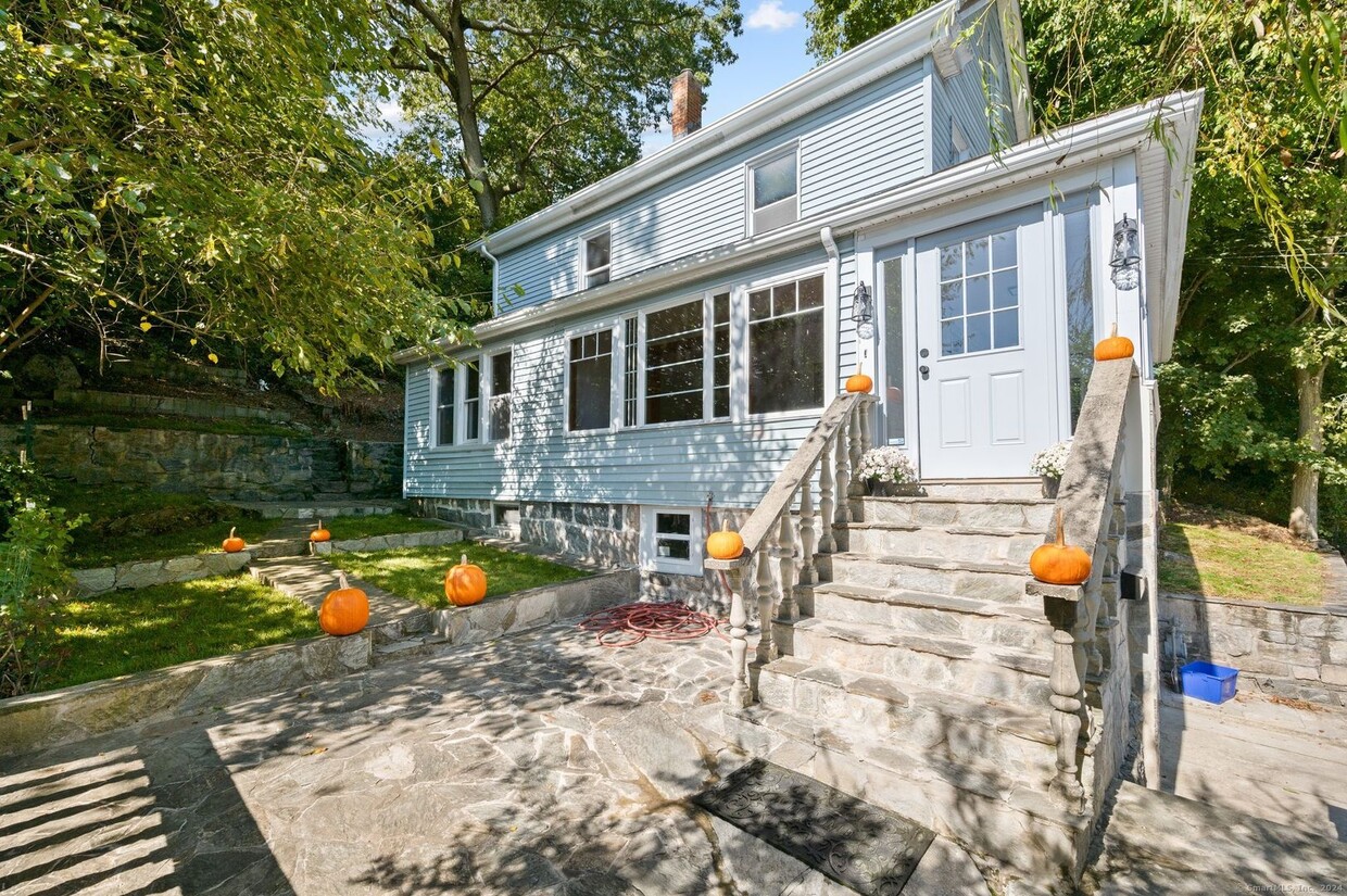 Foto principal - Newly Redone 3 Bedroom Single Family in Ne...