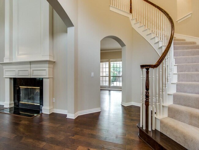 Building Photo - 5829 Westmont Dr
