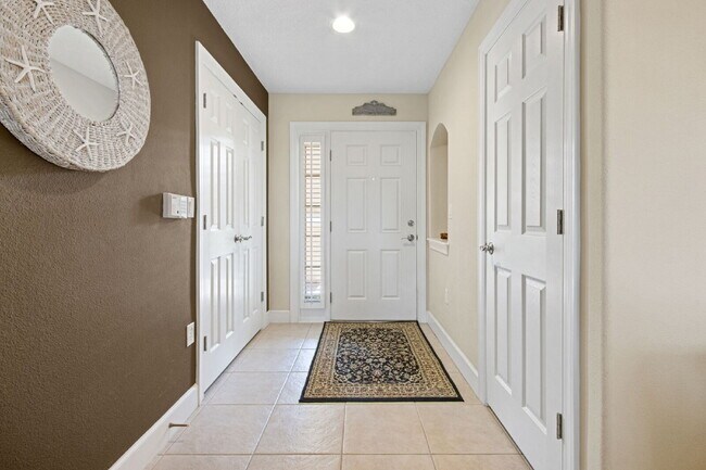 Foto del edificio - Fully Furnished 3/3 Ocean Grande Condo