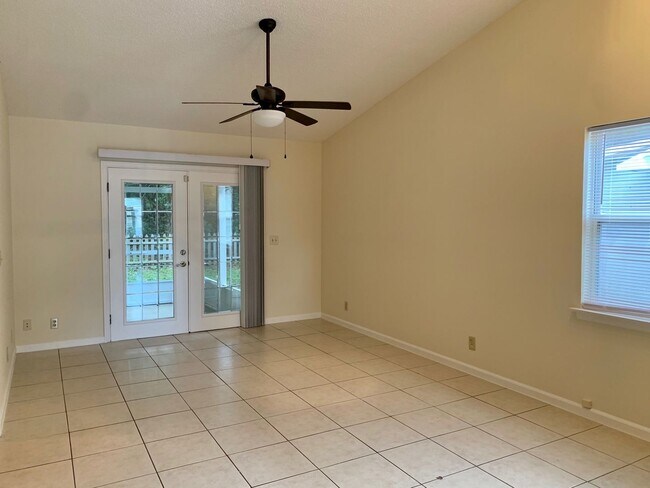 Building Photo - 2BR/2BA Duplex in Lakemont