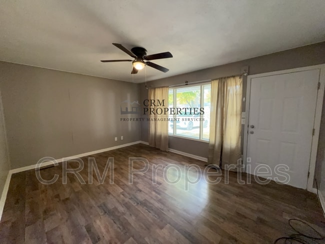 Building Photo - 1109 E Cornell Rd