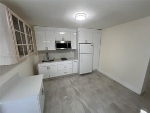 Building Photo - 9970 SW 14th Terrace
