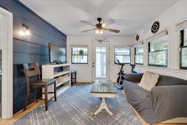 Building Photo - 409 Northclift Dr