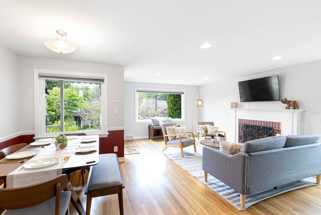 Building Photo - Great Single Family House for Rent