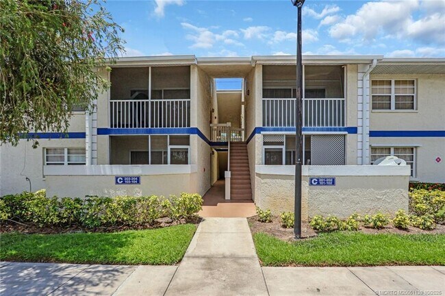 Foto del edificio - 1504 SE Royal Green Cir