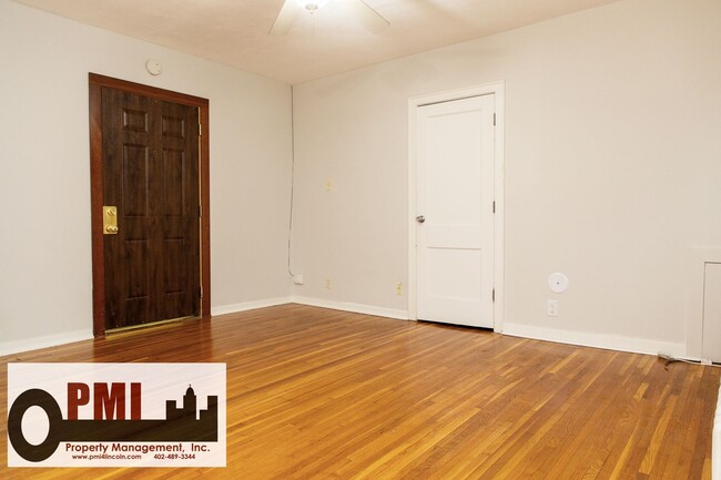 Building Photo - One Bedroom in a Historical building for rent