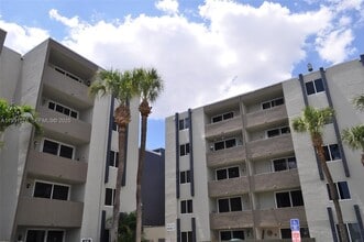 Building Photo - 10090 NW 80th Ct