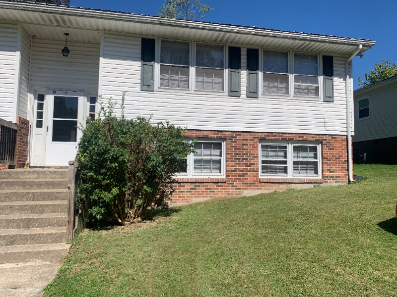 Primary Photo - 102 Oakwood St