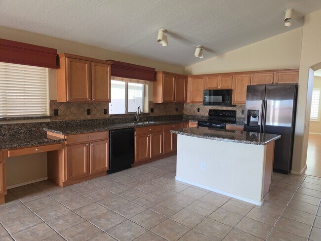 Foto del edificio - 3BD/2BA South Chandler Home with Pool on Corner Lot!
