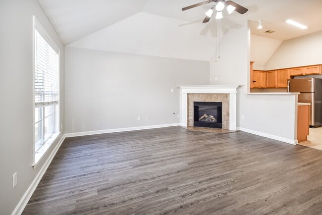 Building Photo - 10173 Evening Hill Dr