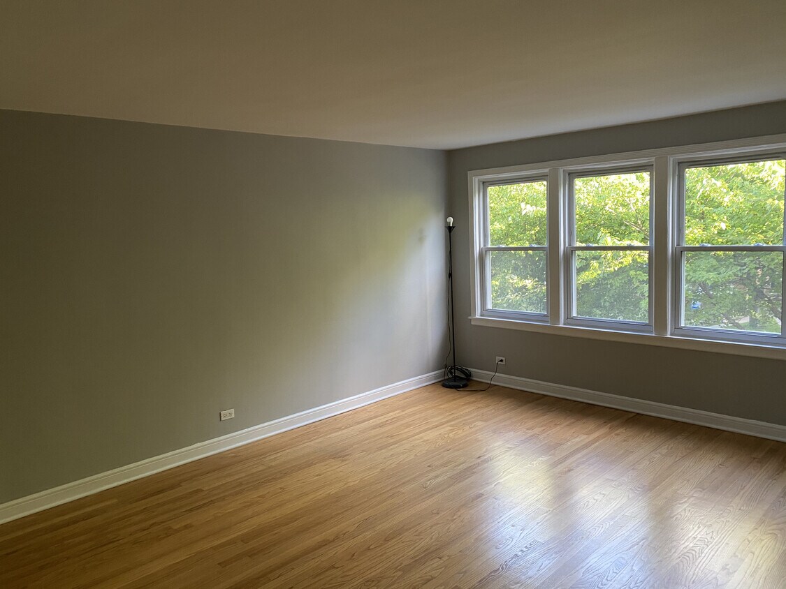 Living Room - 3242 W Hollywood Ave