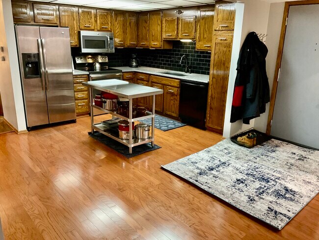 Foto del edificio - 2100 Valkyrie Dr NW