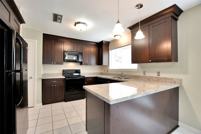Building Photo - 15326 Glamorgan Dr