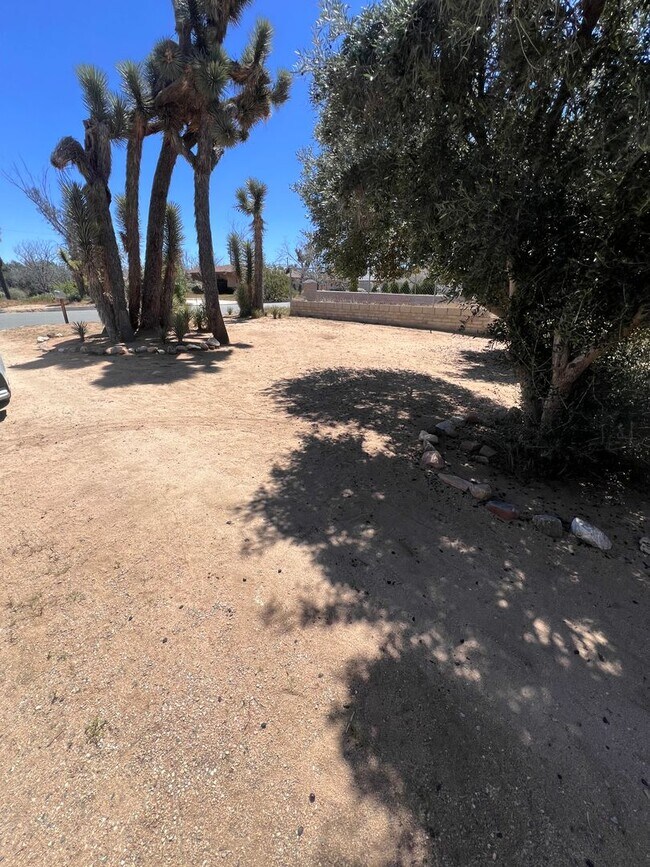 Foto del edificio - AVAILABLE NOW $300 off First Month Rent