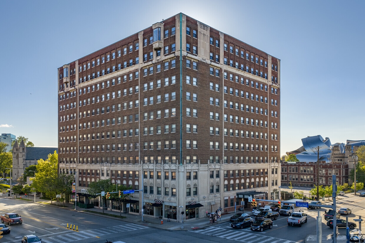 Commodore Place Apartments - Commodore Place Apartments