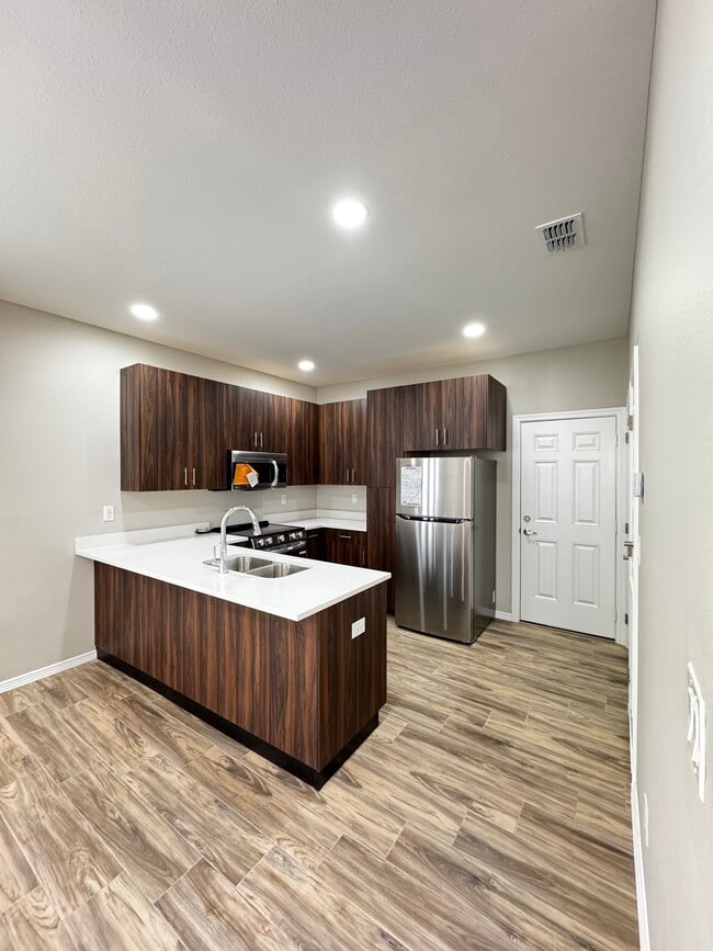 Building Photo - 4008 La Vista Ave