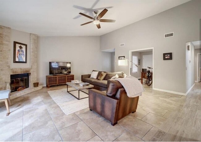 Building Photo - 9518 Topridge Dr