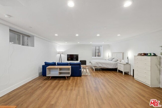 Foto del edificio - 4227 Ince Blvd