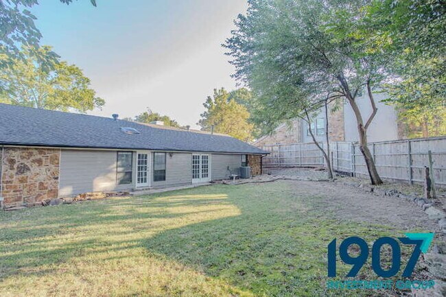 Building Photo - Stunning 3-Bedroom Executive Home in Norma...
