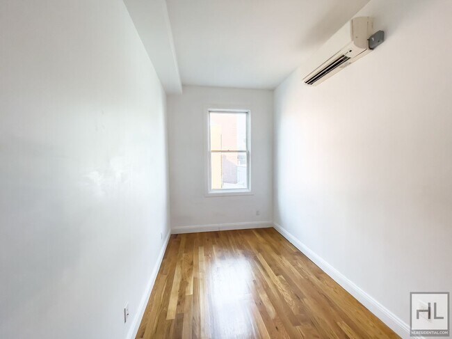 Foto del edificio - WYCKOFF AVENUE / Spacious 2-Bed 1 Bath / B...