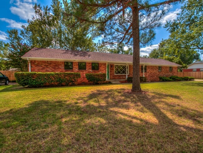 Building Photo - 908 Birch Dr