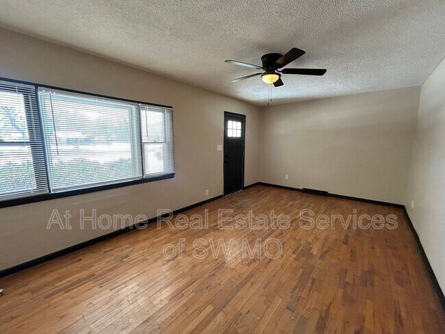 Foto del edificio - 2755 E Bennett St