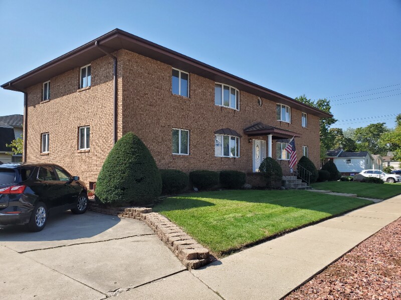 Primary Photo - 519 W Superior St