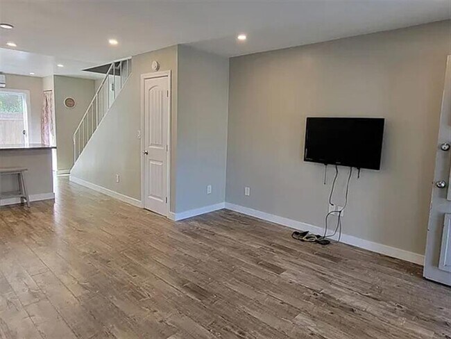 Building Photo - charming finishes