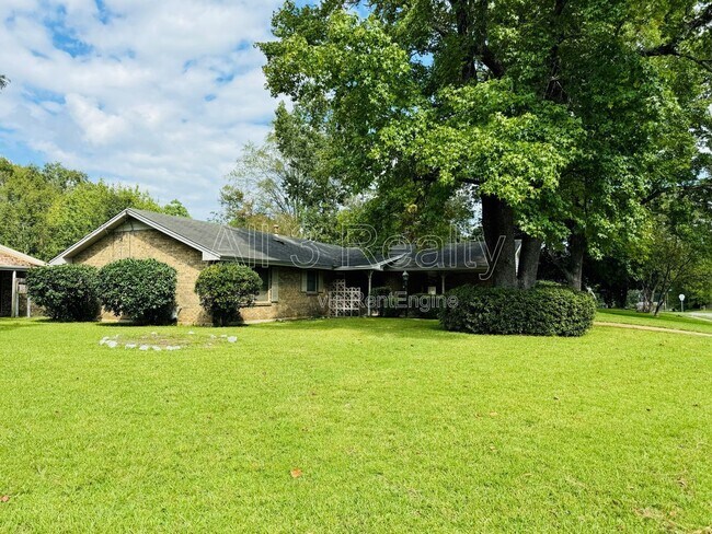 Building Photo - 761 Forestdale Dr