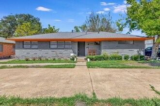 Building Photo - 6609 Walnut Hill Ln