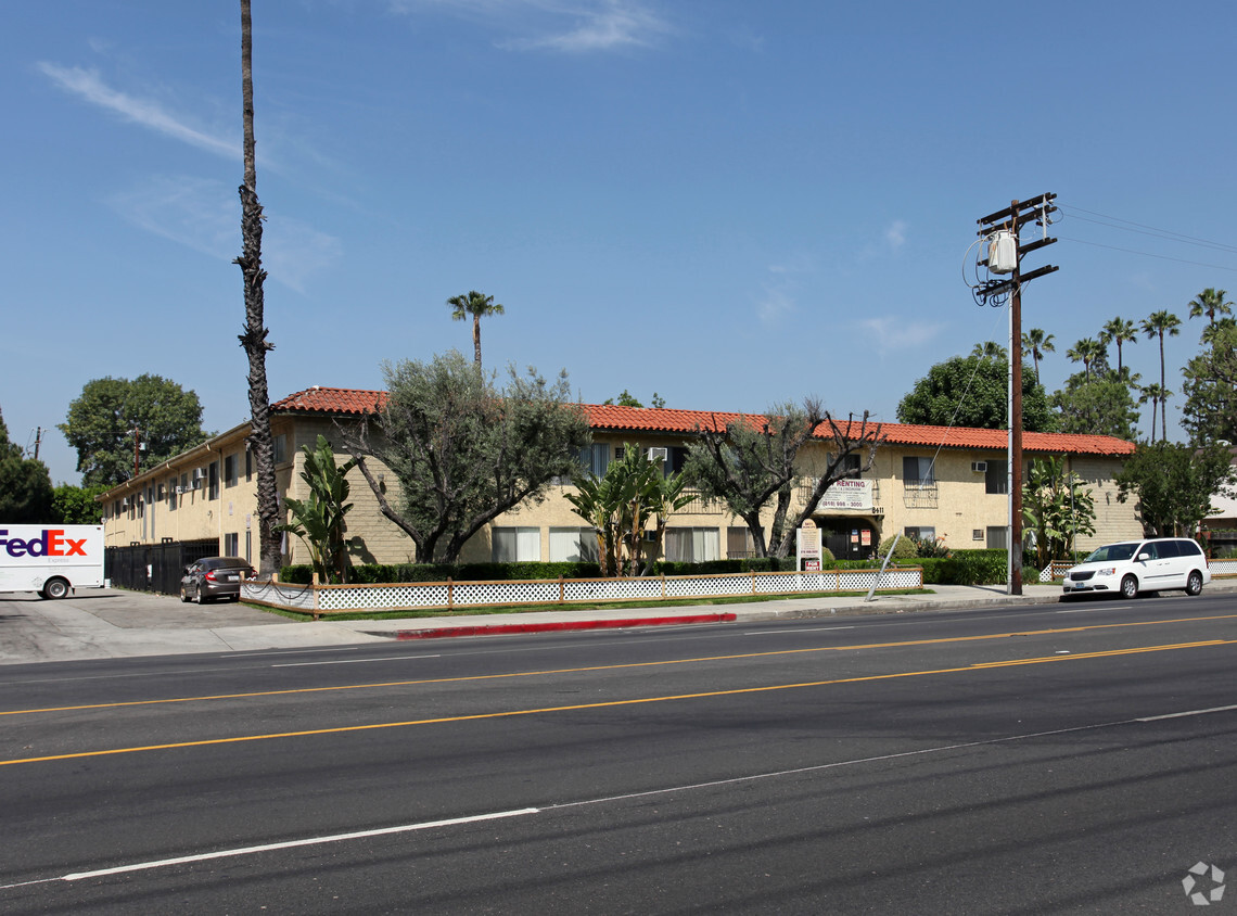 8411 Balboa Blvd - Balboa Boulevard Apartments