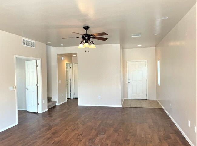 Foto del edificio - "Charming 4-Bed Home with 2.5 Baths in Tuc...