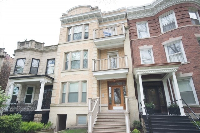Primary Photo - 1447 W Berteau Ave