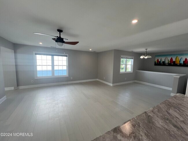 Building Photo - 130 Tulip Ln